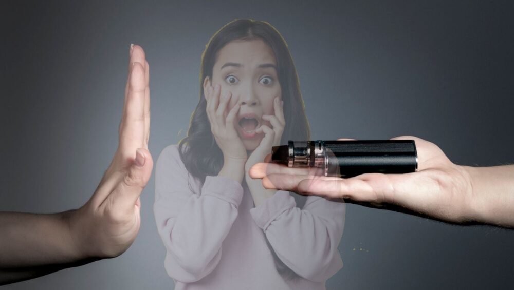 Seorang wanita berasa terkejut dengan Pengharaman Vape Malaysia